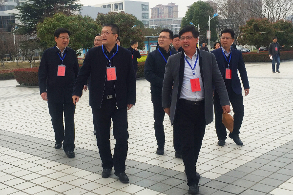 江苏省2019年考录公务员笔试在我校顺利举行.jpg